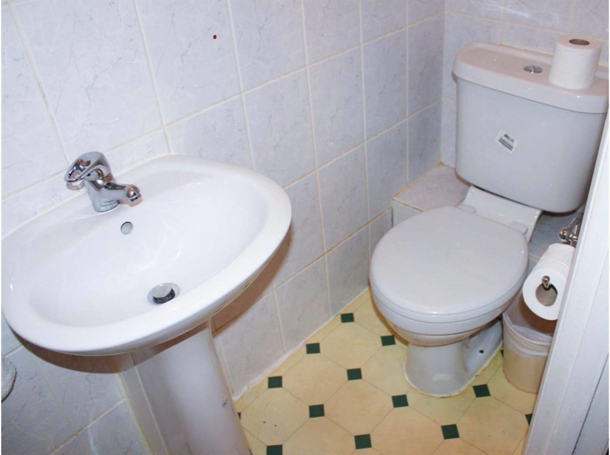 Lampton Guest House Hounslow Exterior foto